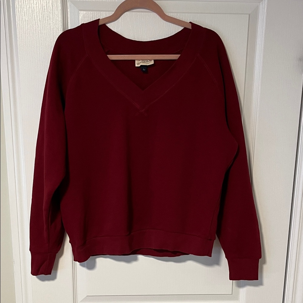 Universal Thread Women's V-Neck Sweater - Deep Red